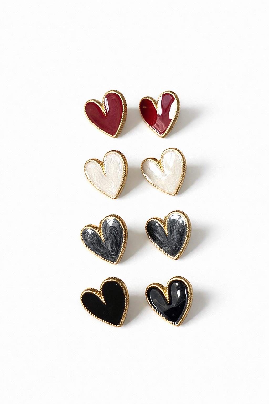 金属アレルギー対応ステンレス使用のOUIの艶感のあるハートモチーフが特徴的なAmour Palette Pierce P022です。赤、白、マーブルグレー、黒、全4色展開