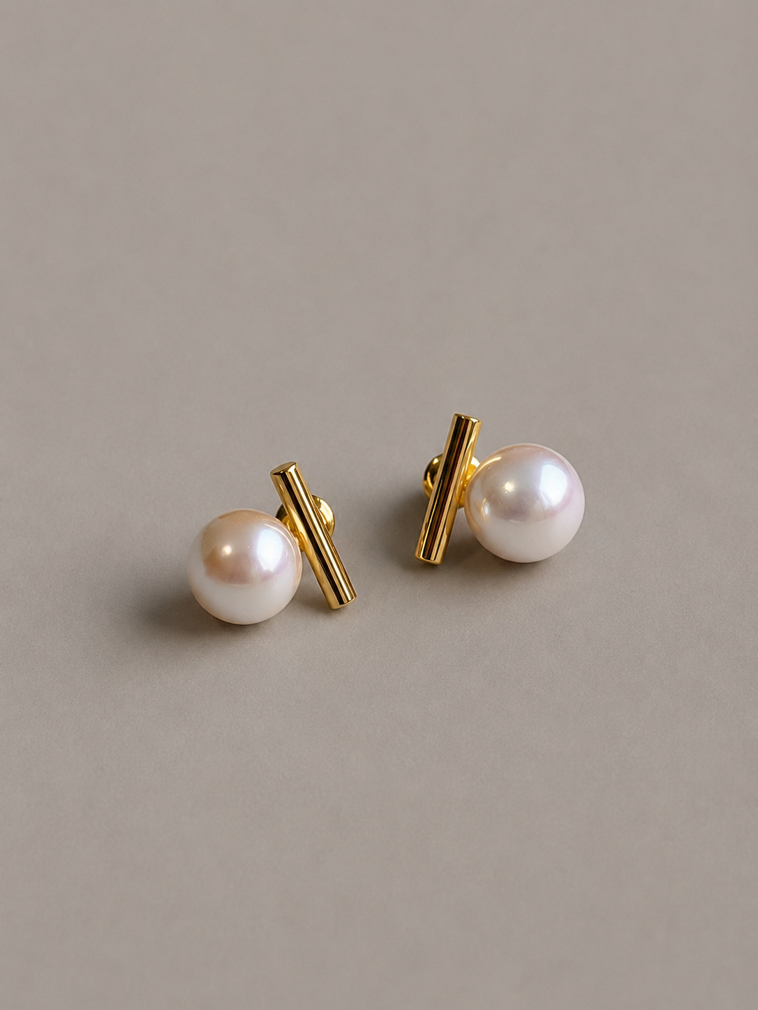 Barre Pierce P024　バーパールピアス　p024 メイン画像　ゴールドの単体画像　
