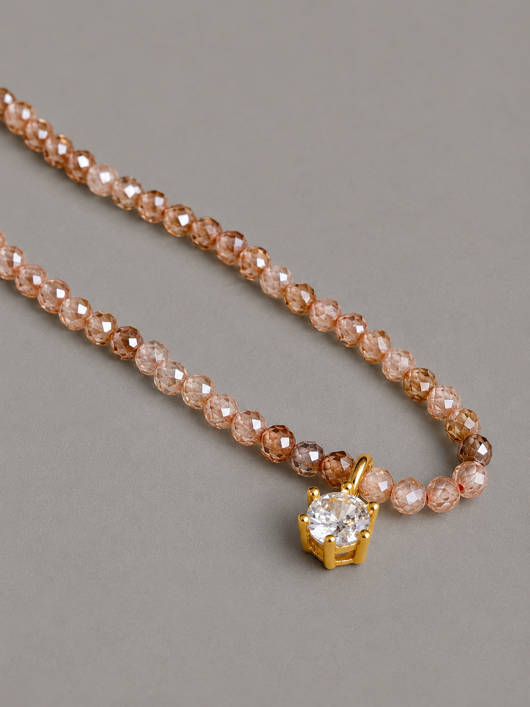 Éclat Necklace N017 エクラネックレスネックレス デザインのディテール　ピンクのビーズネックレス　トップのみジルコニア